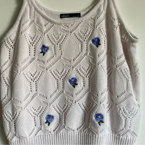 White knit cottagecore tank top with blue flowers - Picture 4 of 7